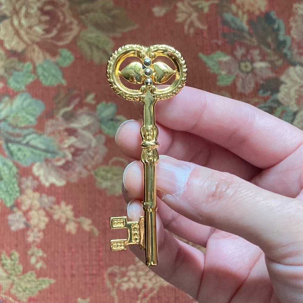 Vintage Goldtone Skeleton Key Brooch